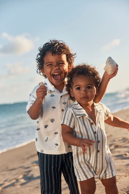toddlers on beach