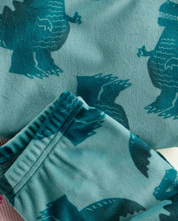 Easy-on, easy-off details (like an elastic waist) help you keep things moving.