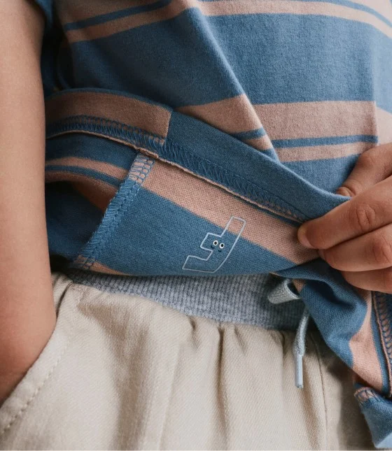 toddler lifting bottom corner of shirt