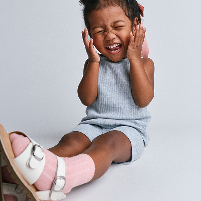 Toddler-friendly tagglessness