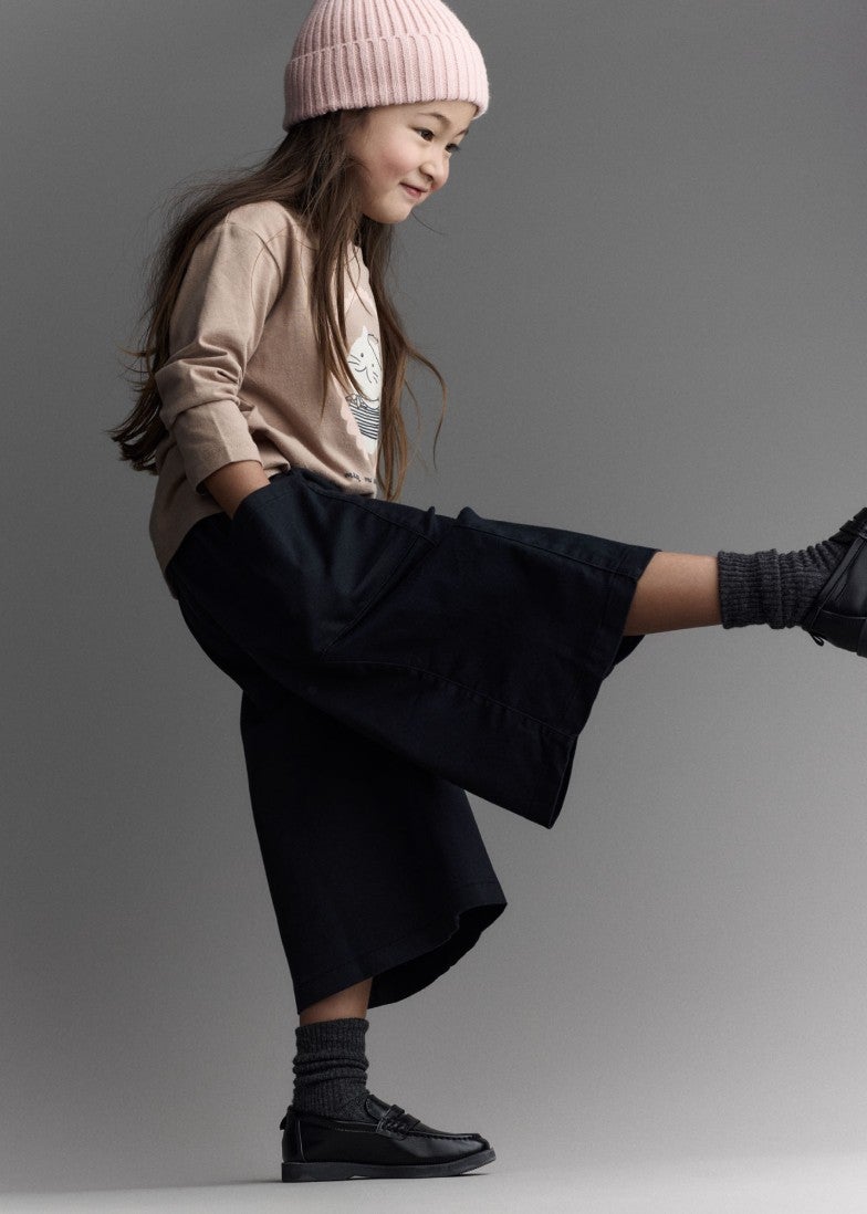 girl wearing wide leg pants